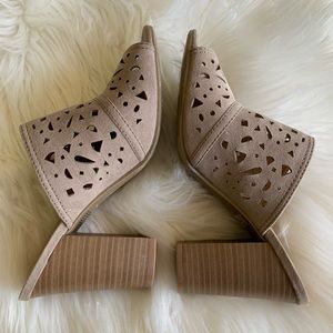 American Eagle block heel mule slides